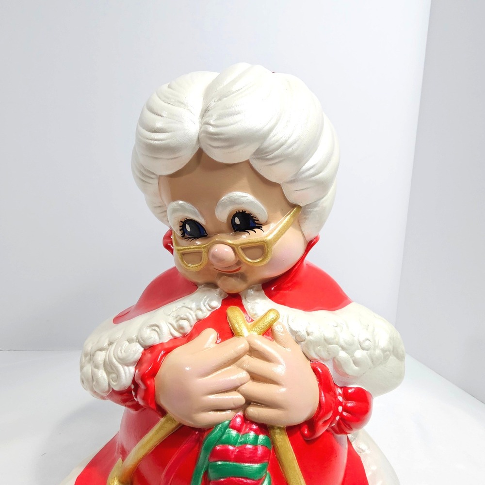 Vintage Mrs Claus Ceramic Figurine Knitting Christmas Holiday Statue 11.5 inch